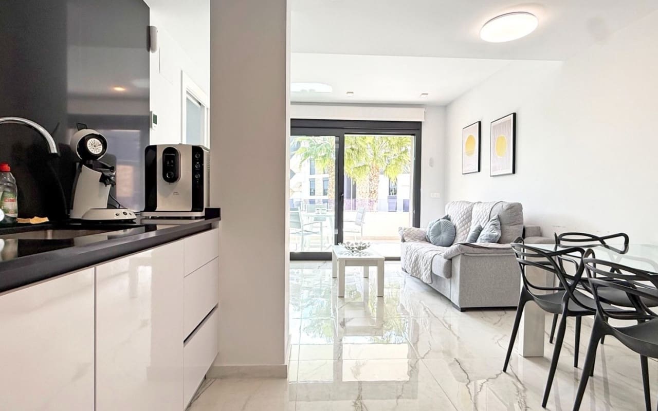 2 soverom Leilighet til salgs i Los Altos med svømmebasseng - € 249 000 (Ref: 9927860)