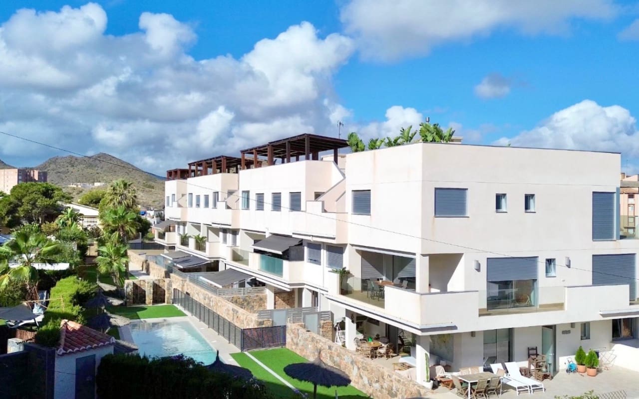 3 makuuhuone Huoneisto myytävänä paikassa Cabo de Palos mukana uima-altaan - 498 000 € (Ref: 9927861)