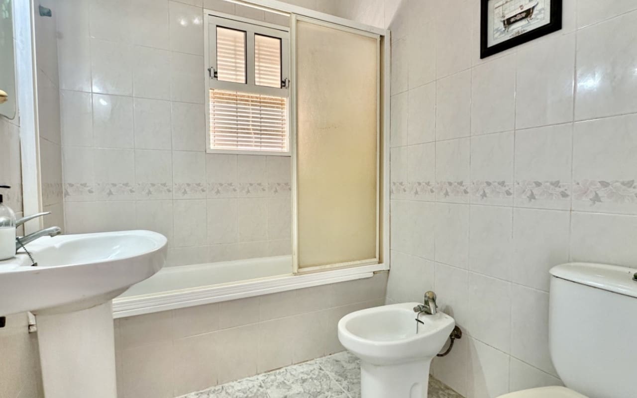 2 bedroom Apartment for sale in Playa Flamenca with pool - € 139,000 (Ref: 9927862)