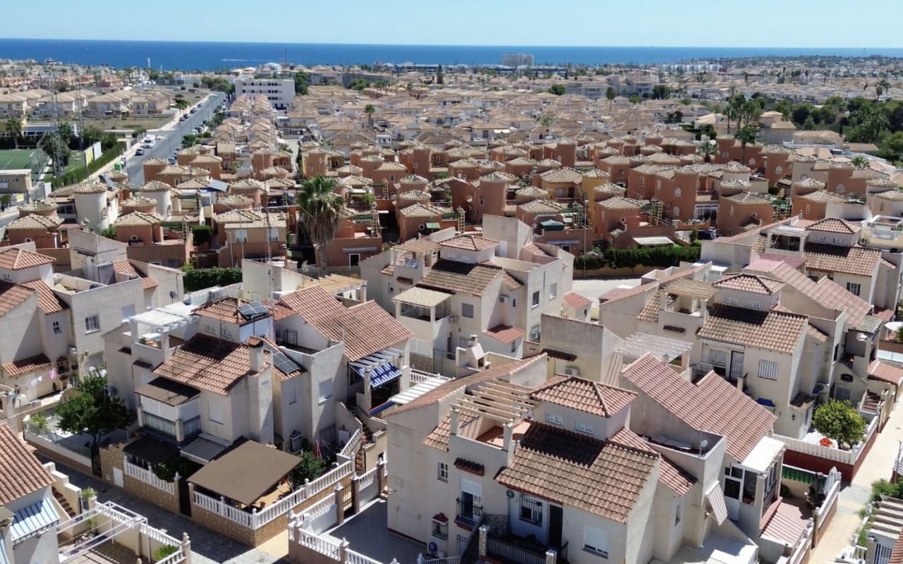 2 bedroom Apartment for sale in Playa Flamenca with pool - € 139,000 (Ref: 9927862)