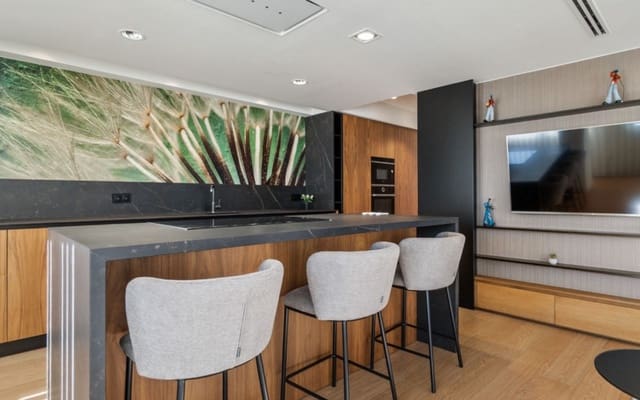 2 makuuhuone Kattohuoneisto myytävänä paikassa Centro - Muelle Pesquero, Torrevieja - 349 000 € (Ref: 9927866)