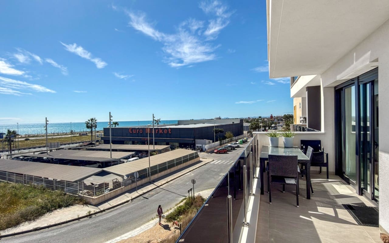 3 bedroom Beach Apartment for sale in Playa Flamenca with pool - € 450,000 (Ref: 9927871)
