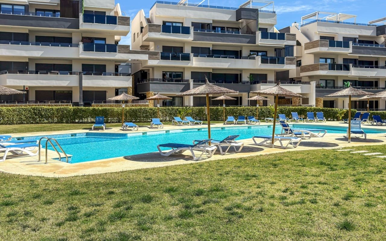 3 bedroom Beach Apartment for sale in Playa Flamenca with pool - € 450,000 (Ref: 9927871)
