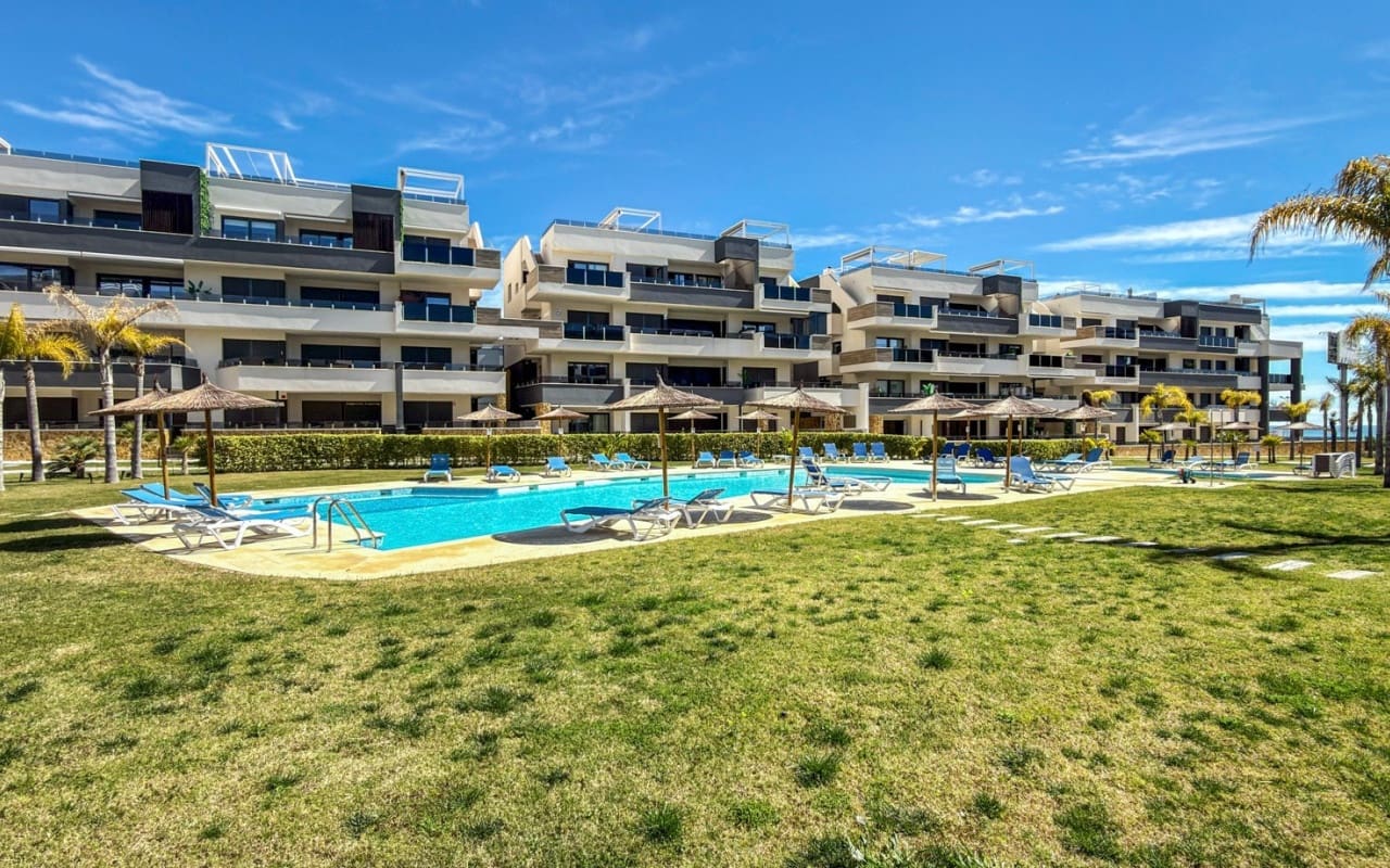3 bedroom Beach Apartment for sale in Playa Flamenca with pool - € 450,000 (Ref: 9927871)