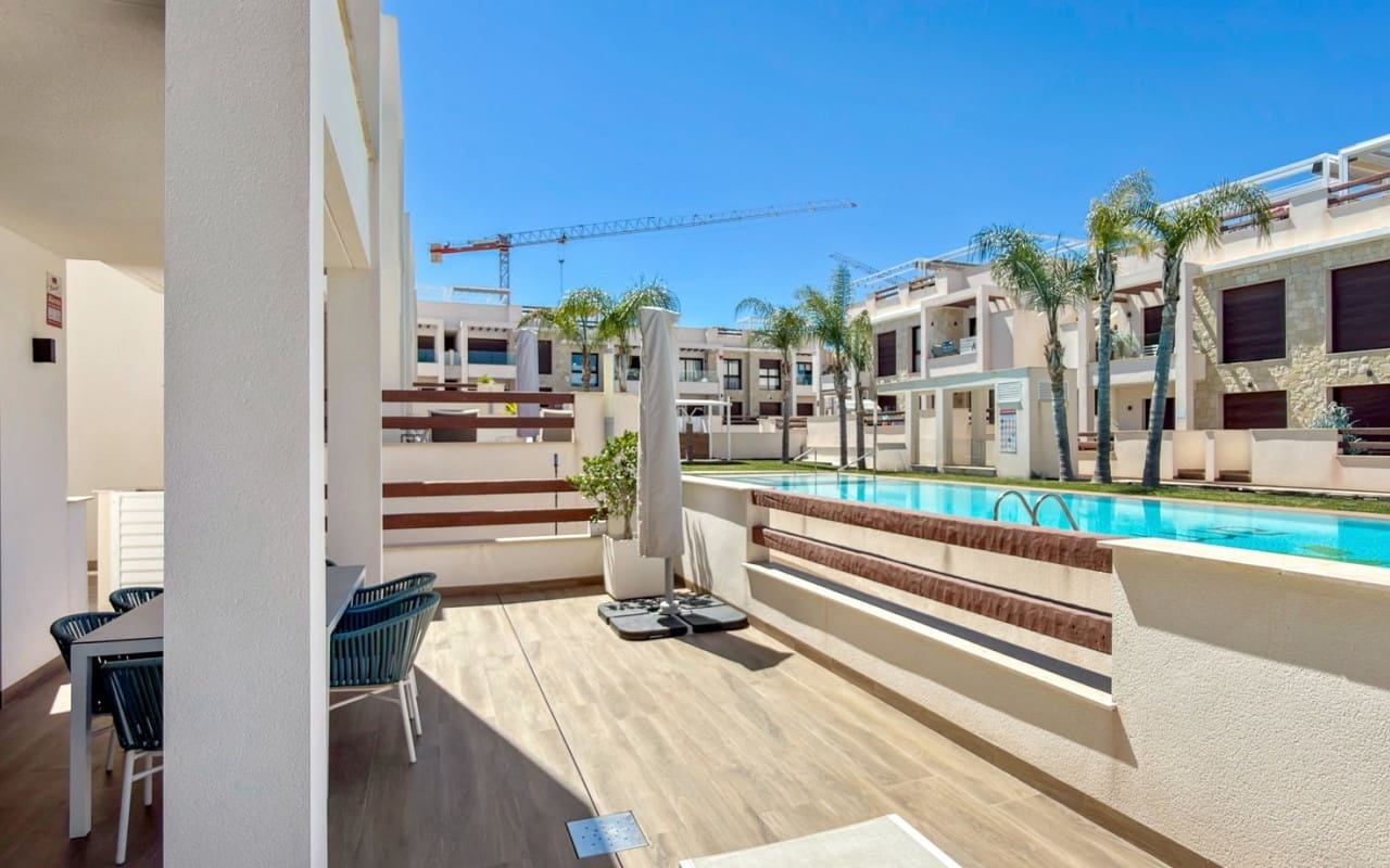 2 soveværelse Lejlighed til salg i Torrevieja med swimmingpool - € 299.000 (Ref: 9927874)