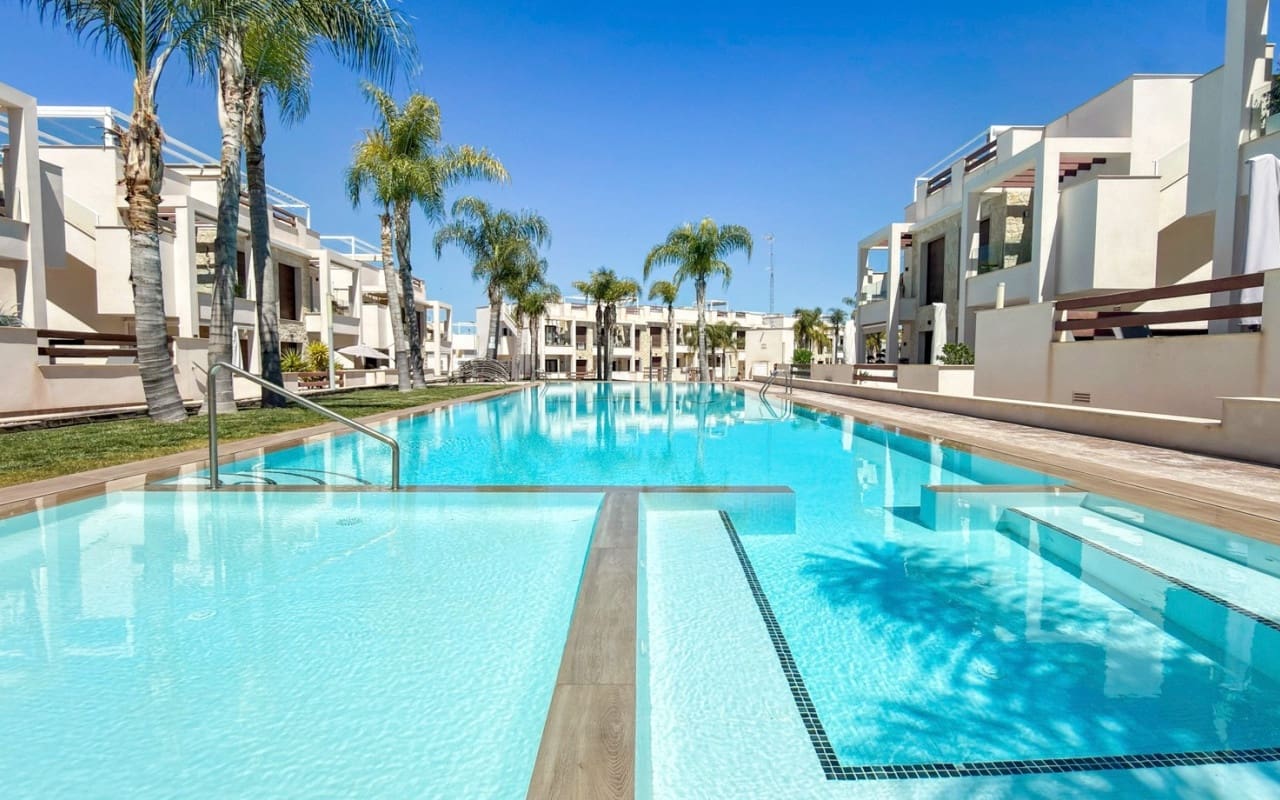 2 soveværelse Lejlighed til salg i Torrevieja med swimmingpool - € 299.000 (Ref: 9927874)