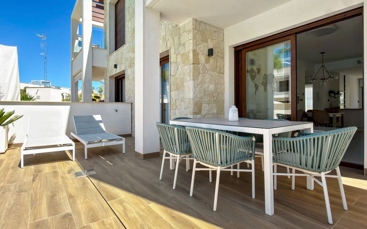 2 soveværelse Lejlighed til salg i Torrevieja med swimmingpool - € 299.000 (Ref: 9927874)
