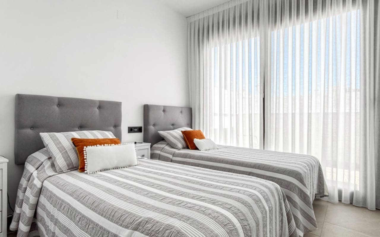 2 soveværelse Lejlighed til salg i Torrevieja med swimmingpool - € 299.000 (Ref: 9927874)