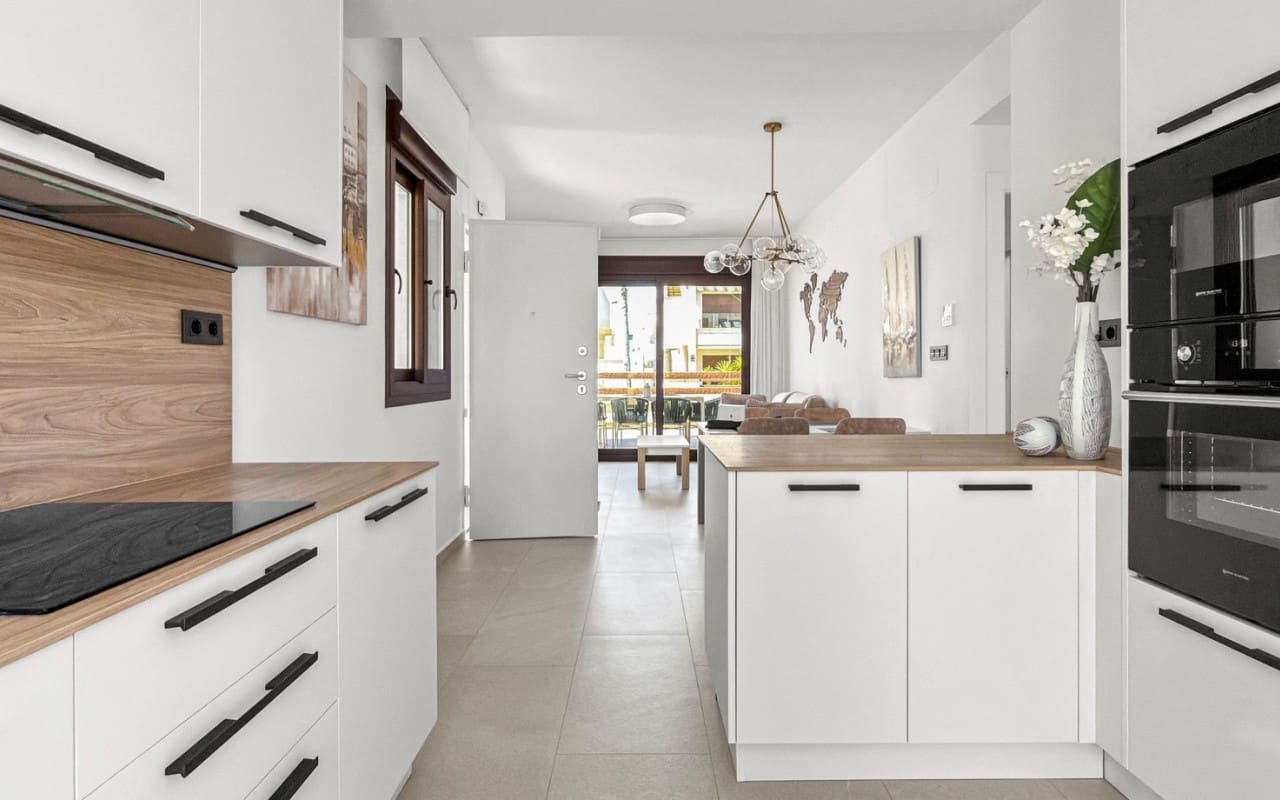 2 soveværelse Lejlighed til salg i Torrevieja med swimmingpool - € 299.000 (Ref: 9927874)