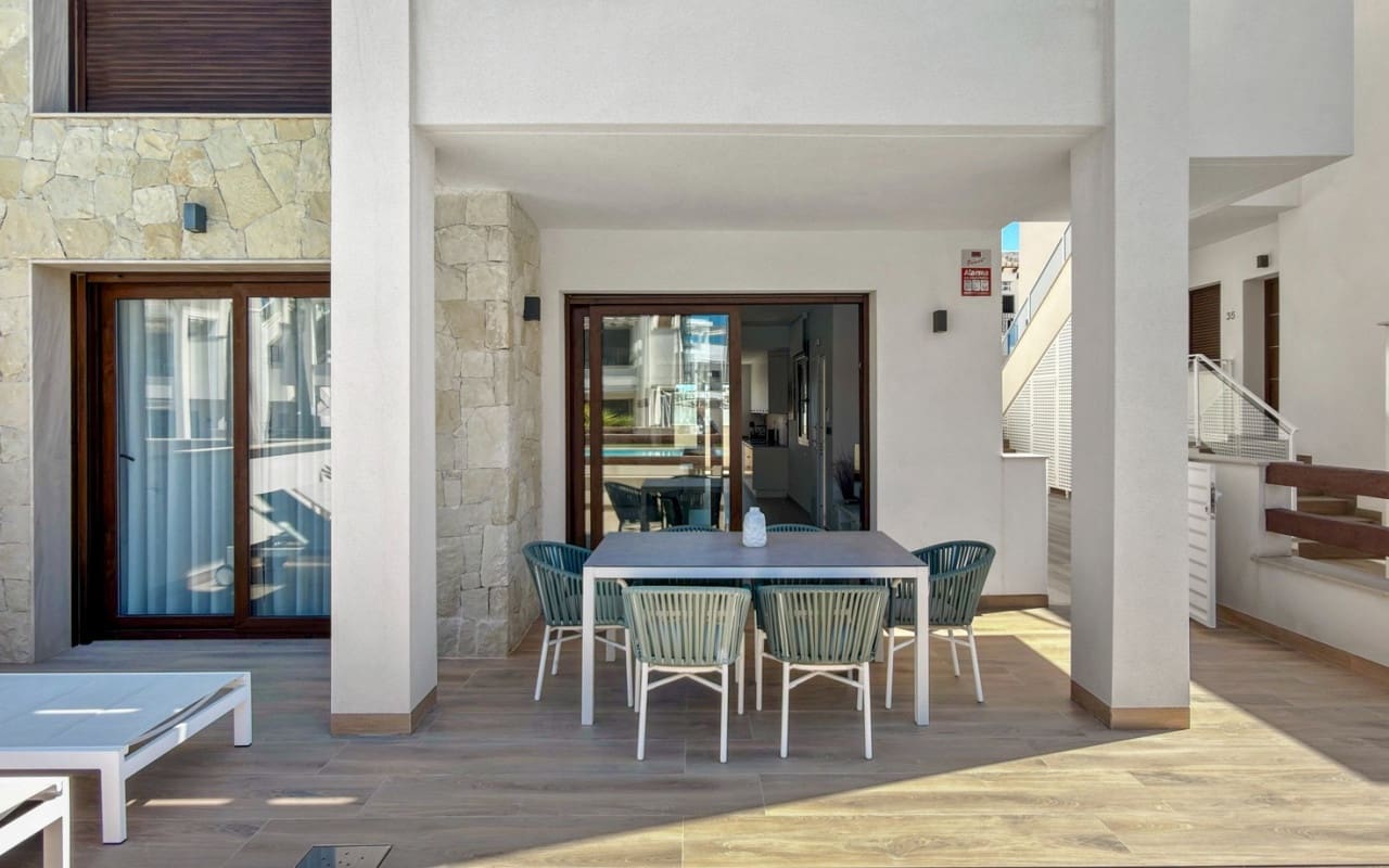 2 soveværelse Lejlighed til salg i Torrevieja med swimmingpool - € 299.000 (Ref: 9927874)