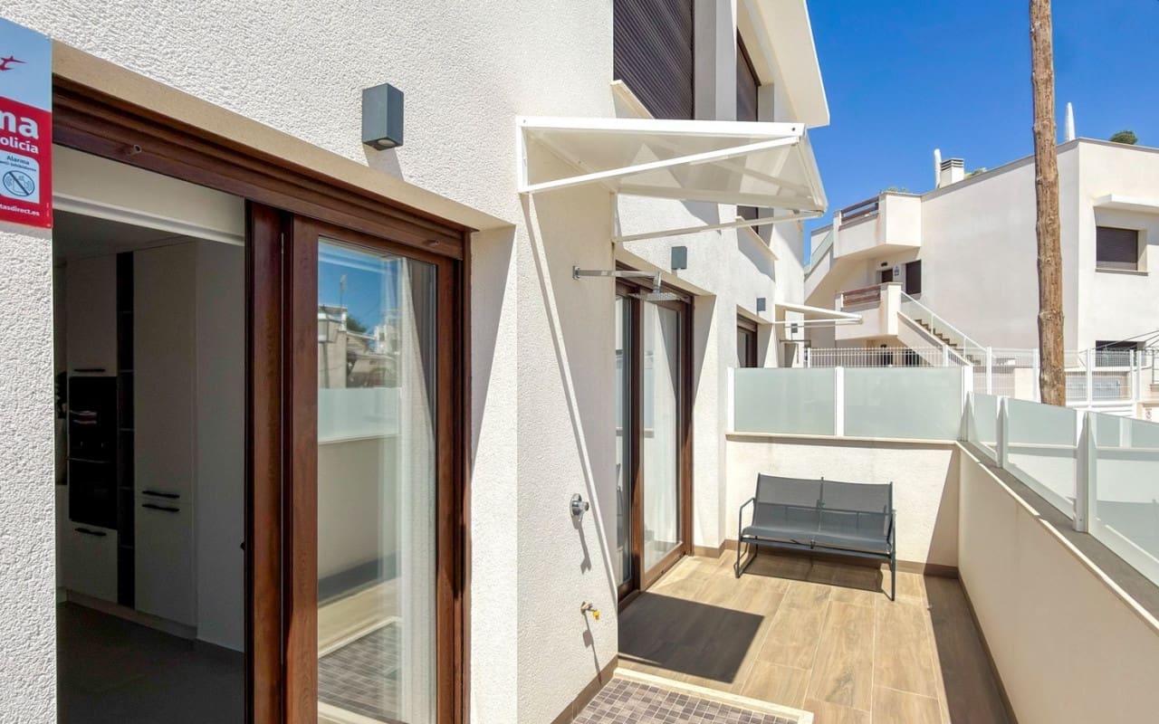 2 soveværelse Lejlighed til salg i Torrevieja med swimmingpool - € 299.000 (Ref: 9927874)