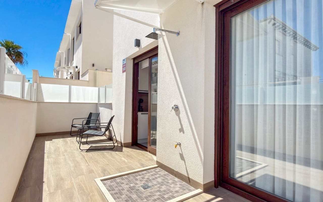 2 soveværelse Lejlighed til salg i Torrevieja med swimmingpool - € 299.000 (Ref: 9927874)