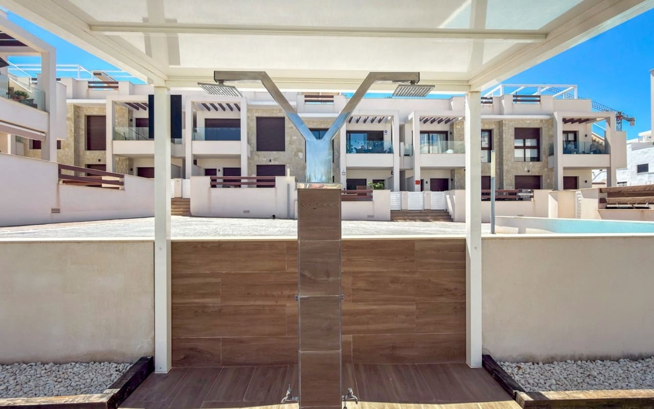 2 soveværelse Lejlighed til salg i Torrevieja med swimmingpool - € 299.000 (Ref: 9927874)