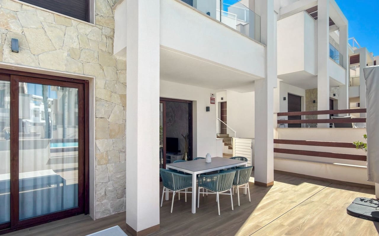 2 soveværelse Lejlighed til salg i Torrevieja med swimmingpool - € 299.000 (Ref: 9927874)