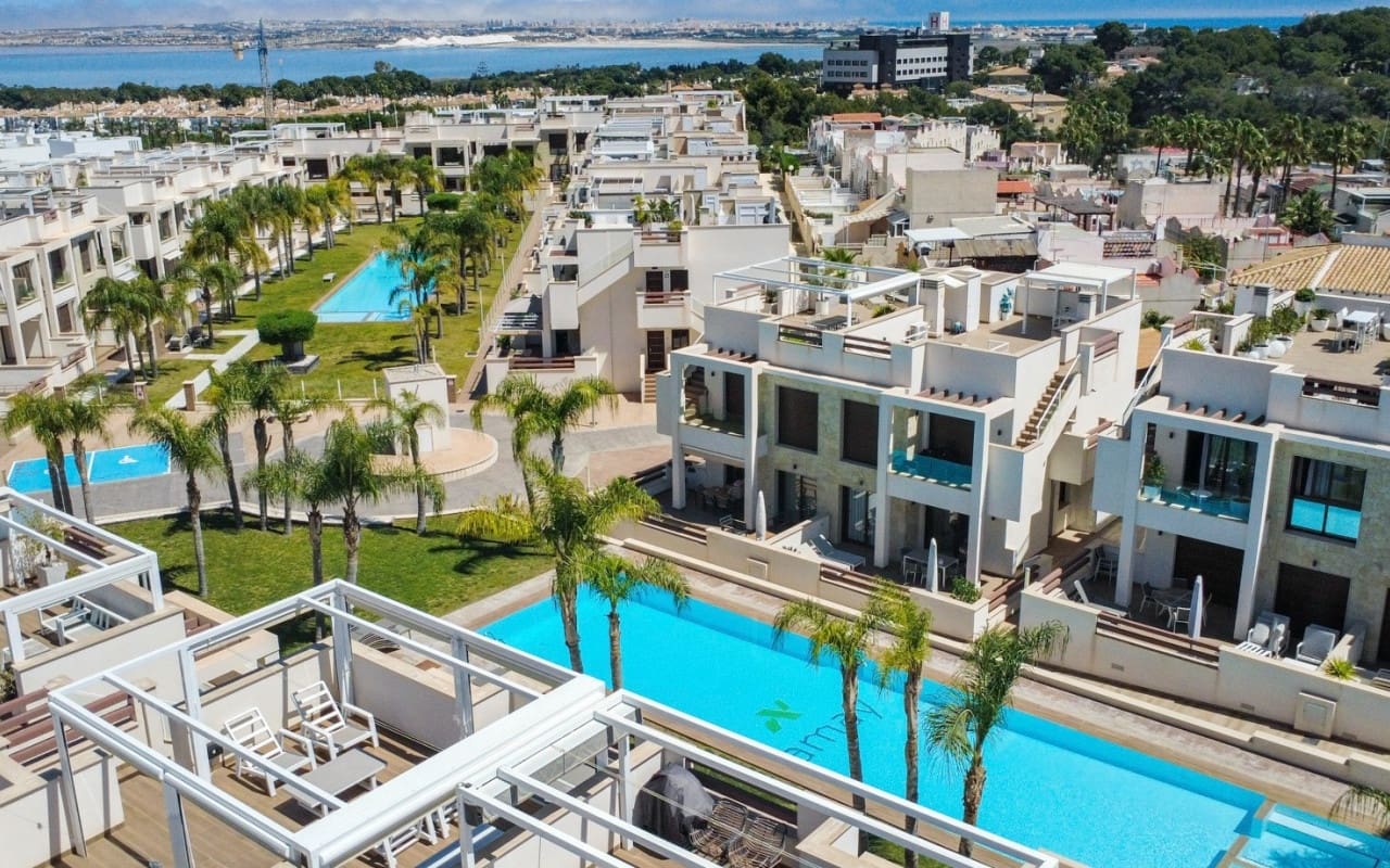 2 soveværelse Lejlighed til salg i Torrevieja med swimmingpool - € 299.000 (Ref: 9927874)