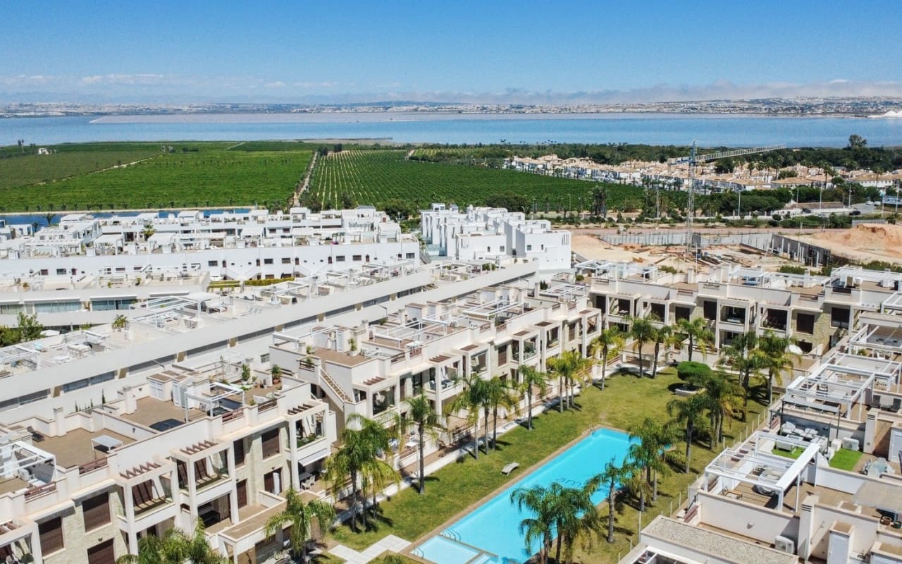 2 soveværelse Lejlighed til salg i Torrevieja med swimmingpool - € 299.000 (Ref: 9927874)