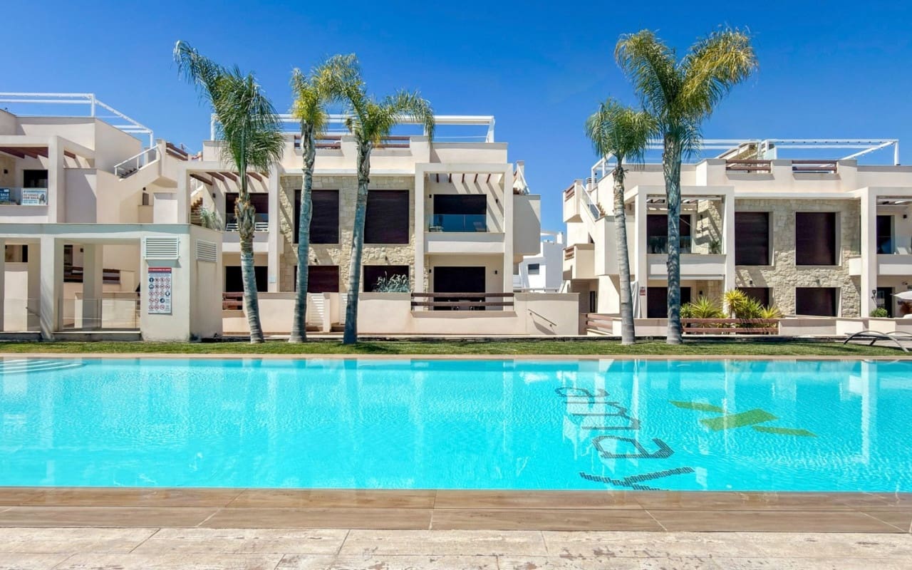 2 soveværelse Lejlighed til salg i Torrevieja med swimmingpool - € 299.000 (Ref: 9927874)