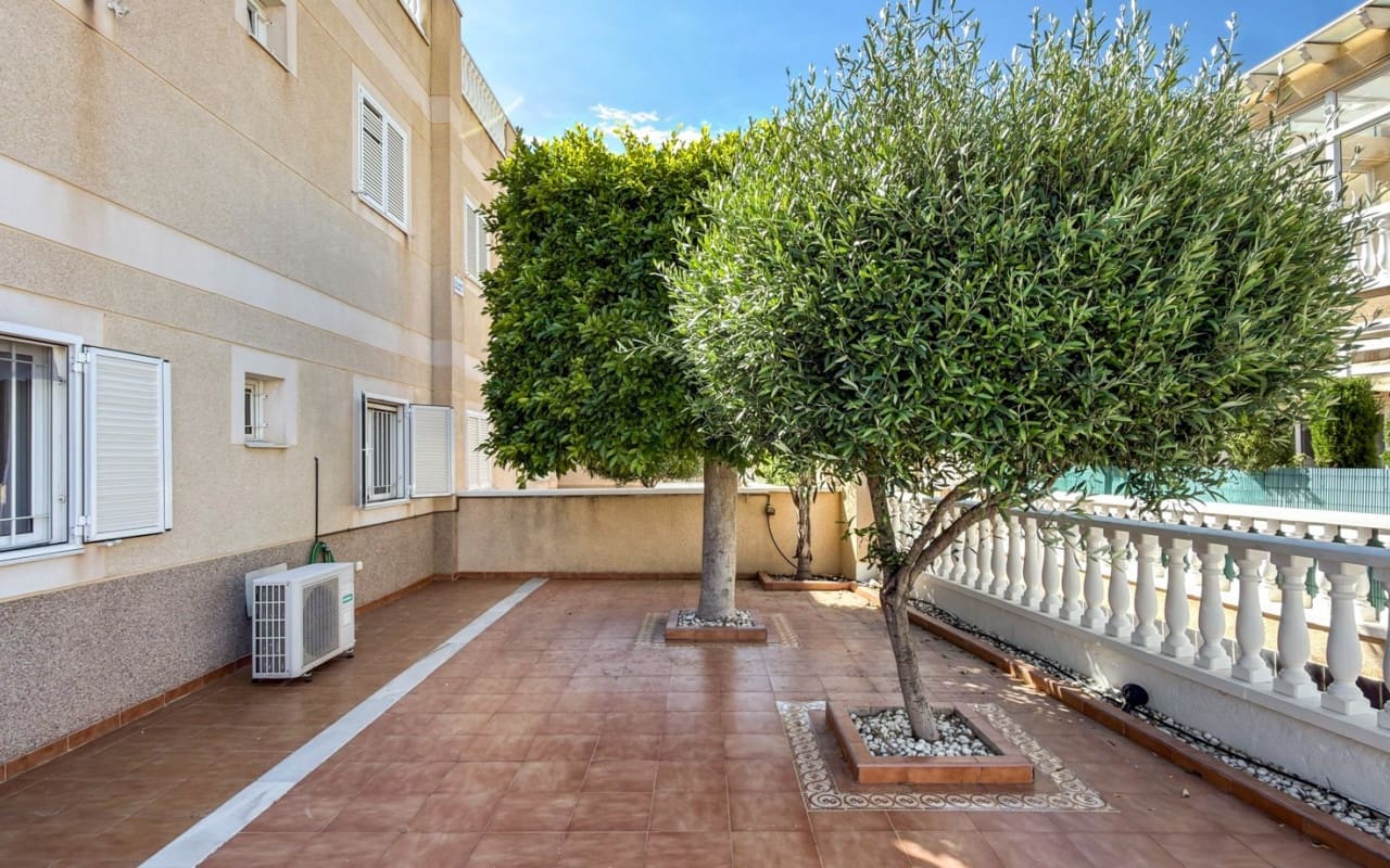 3 chambre Appartement à vendre à Playa Flamenca avec piscine - 339 000 € (Ref: 9927880)