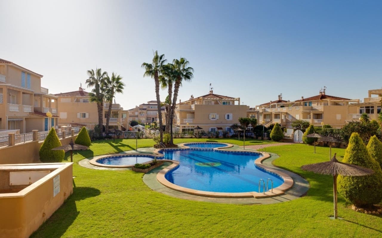 3 chambre Appartement à vendre à Playa Flamenca avec piscine - 339 000 € (Ref: 9927880)
