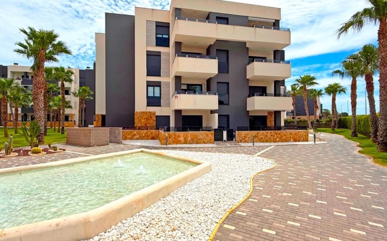 2 bedroom Penthouse for sale in Los Altos with pool - € 259,000 (Ref: 9927883)