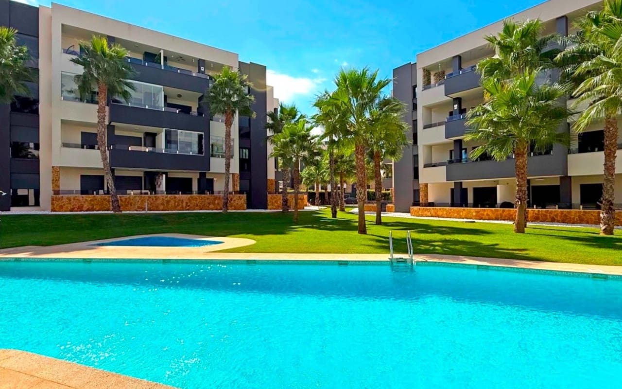 2 bedroom Penthouse for sale in Los Altos with pool - € 259,000 (Ref: 9927883)