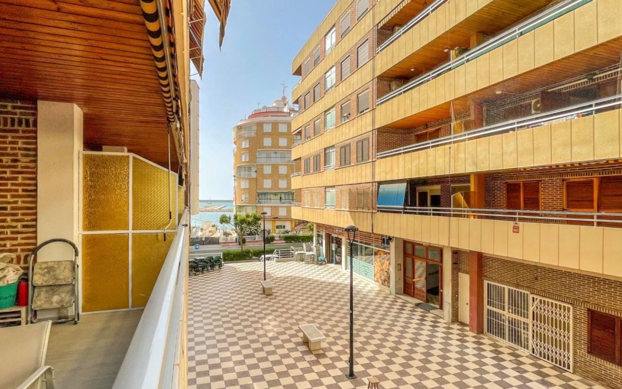 Apartamento Playa de 2 habitaciones en Torrevieja en venta - 265.000 € (Ref: 9927887)