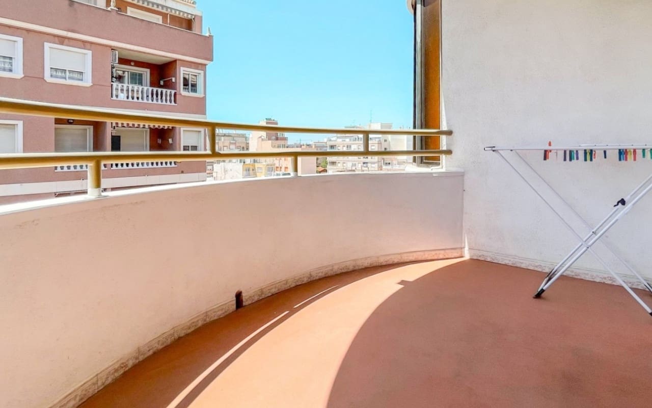 3 makuuhuone Huoneisto myytävänä paikassa Torrevieja mukana 
autotalli - 259 900 € (Ref: 9927889)