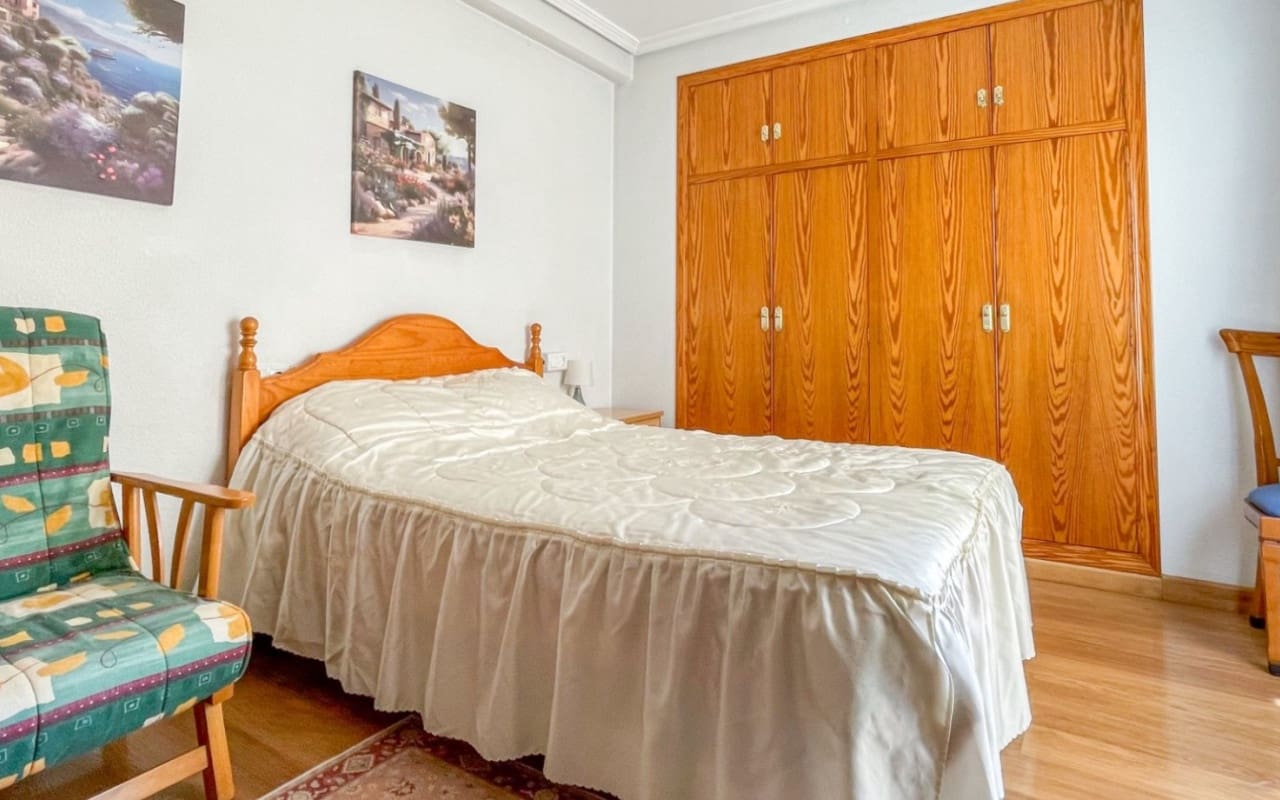 3 makuuhuone Huoneisto myytävänä paikassa Torrevieja mukana 
autotalli - 259 900 € (Ref: 9927889)