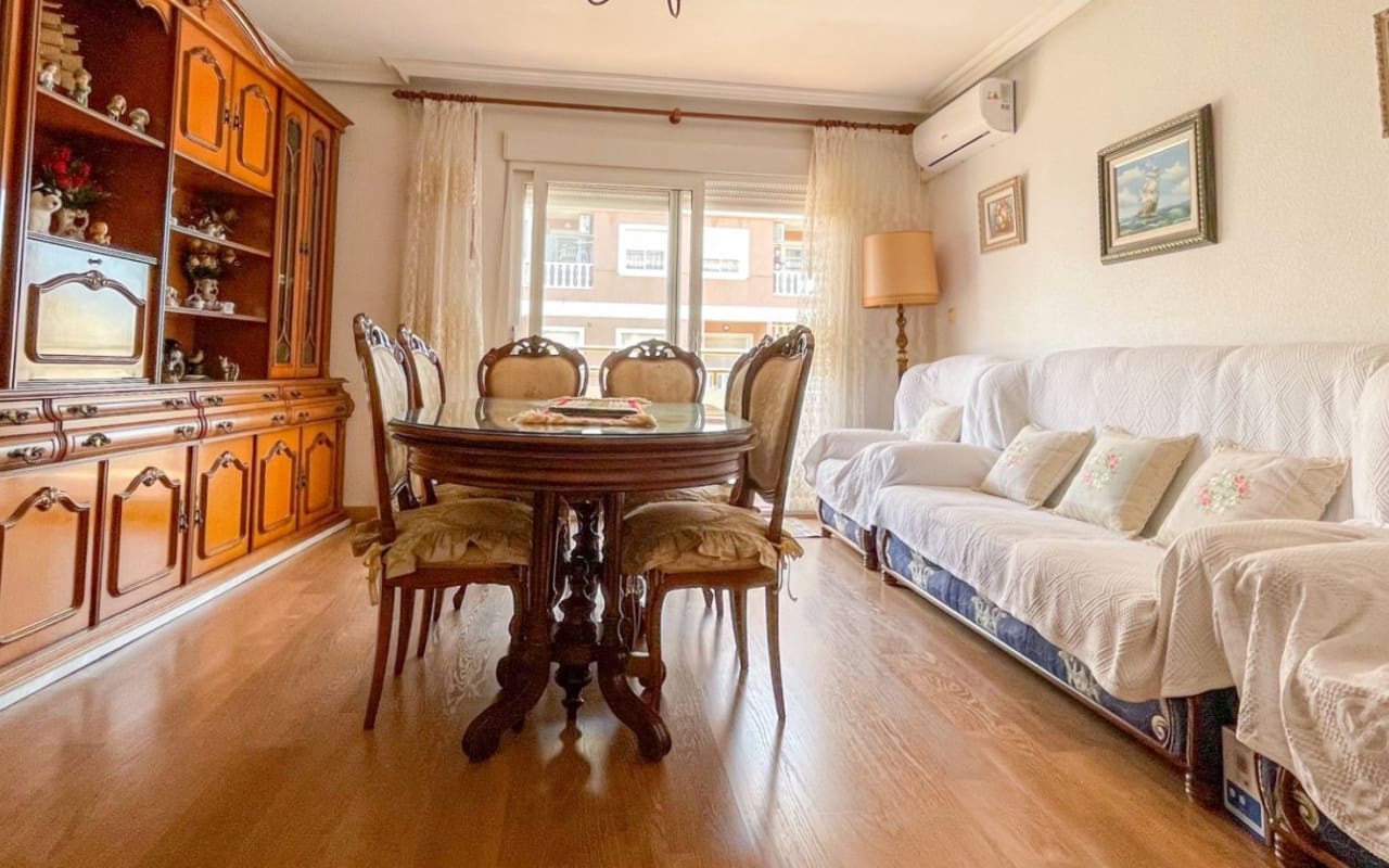 3 makuuhuone Huoneisto myytävänä paikassa Torrevieja mukana 
autotalli - 259 900 € (Ref: 9927889)