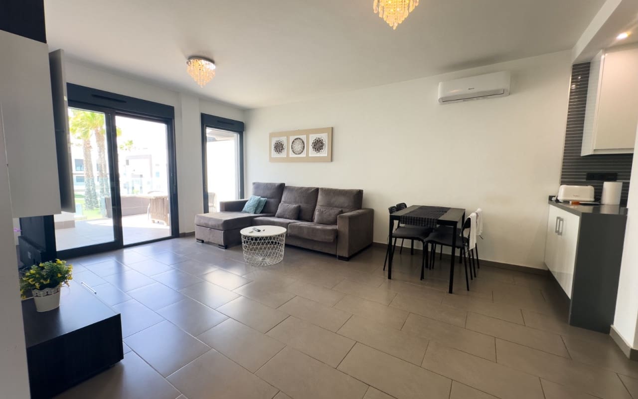 2 soverom Hus til salgs i La Zenia med svømmebasseng - € 339 000 (Ref: 9934456)