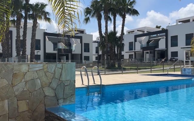 2 soveværelse Byhus til salg i La Zenia, Orihuela med swimmingpool - € 339.000 (Ref: 9934456)