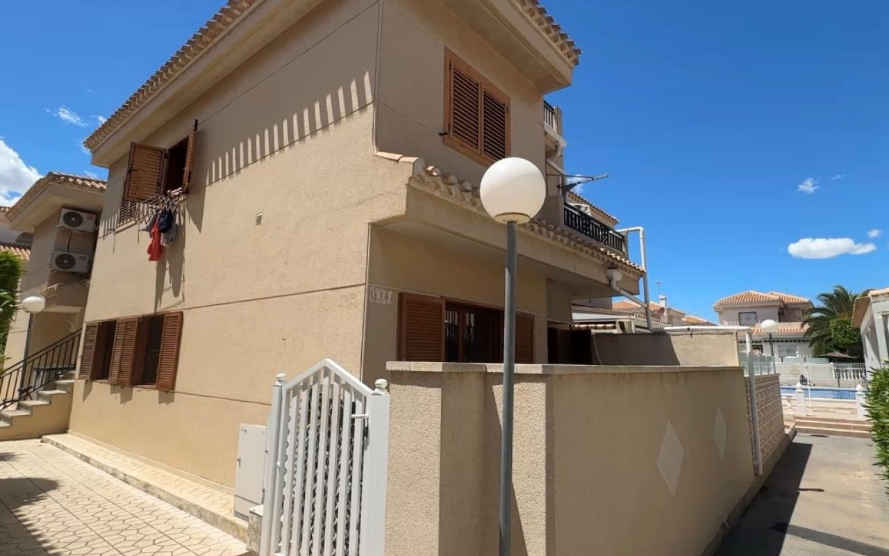 2 soverom Hus til salgs i Playa Flamenca med svømmebasseng - € 185 000 (Ref: 9934457)