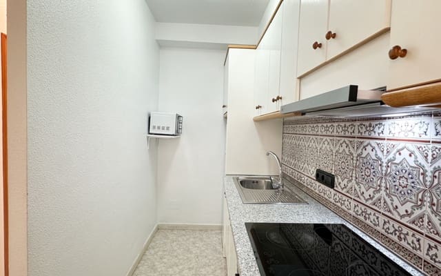 2 soverom Hus til salgs i Playa Flamenca, Orihuela med svømmebasseng - € 185 000 (Ref: 9934457)