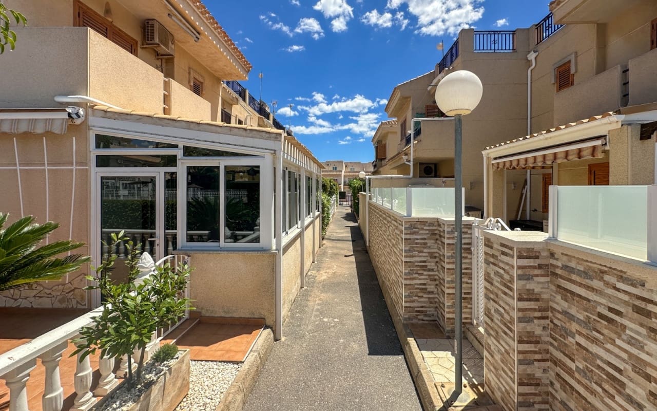 2 soverom Hus til salgs i Playa Flamenca med svømmebasseng - € 185 000 (Ref: 9934457)