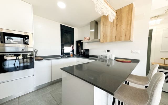 2 soveværelse Byhus til salg i Villamartin, Orihuela med swimmingpool - € 319.000 (Ref: 9934459)