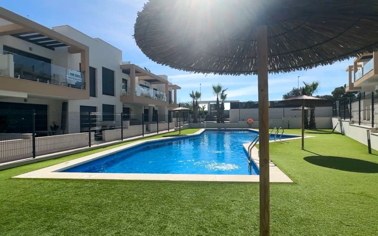 2 soveværelse Byhus til salg i Villamartin med swimmingpool - € 319.000 (Ref: 9934459)