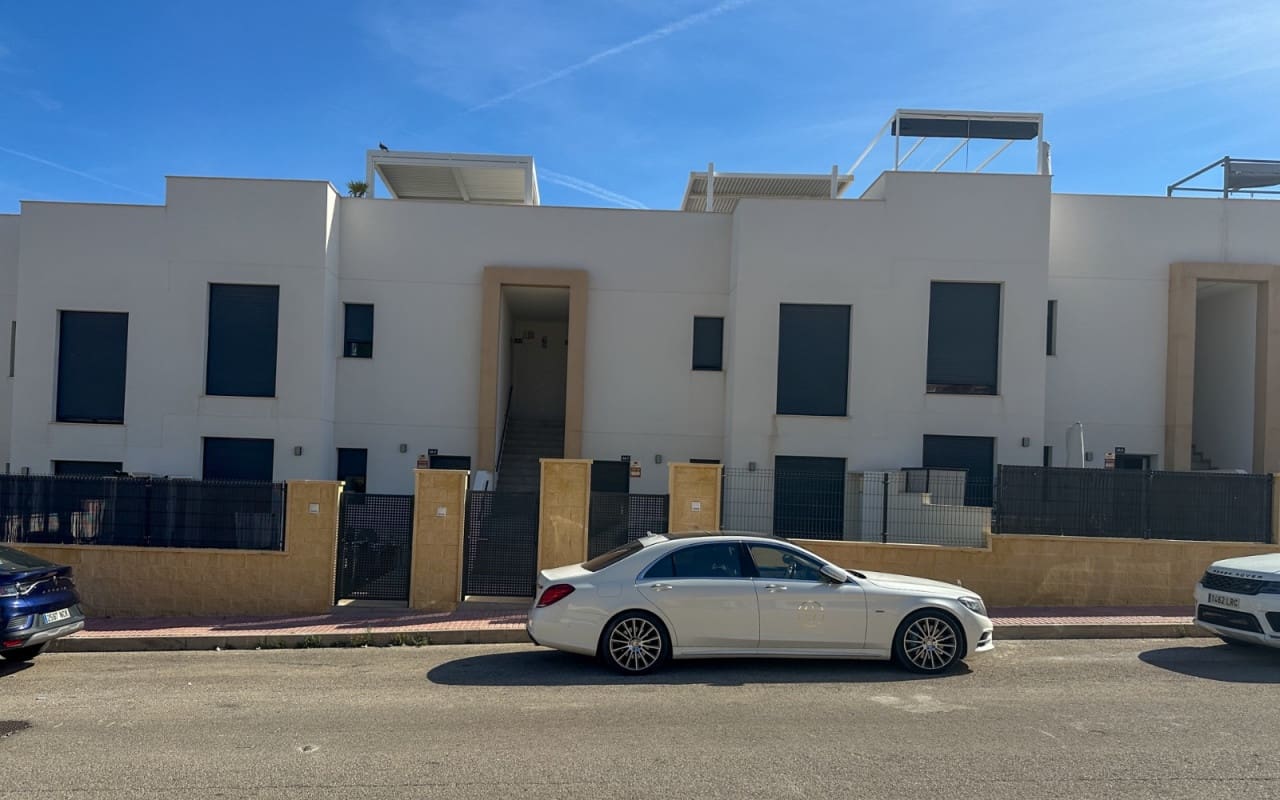 2 soveværelse Byhus til salg i Villamartin med swimmingpool - € 319.000 (Ref: 9934459)