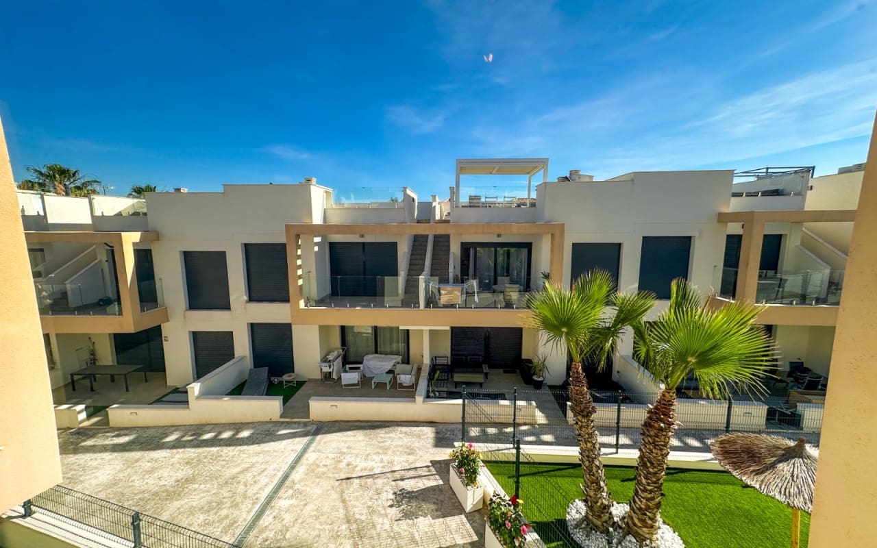 2 soveværelse Byhus til salg i Villamartin med swimmingpool - € 319.000 (Ref: 9934459)