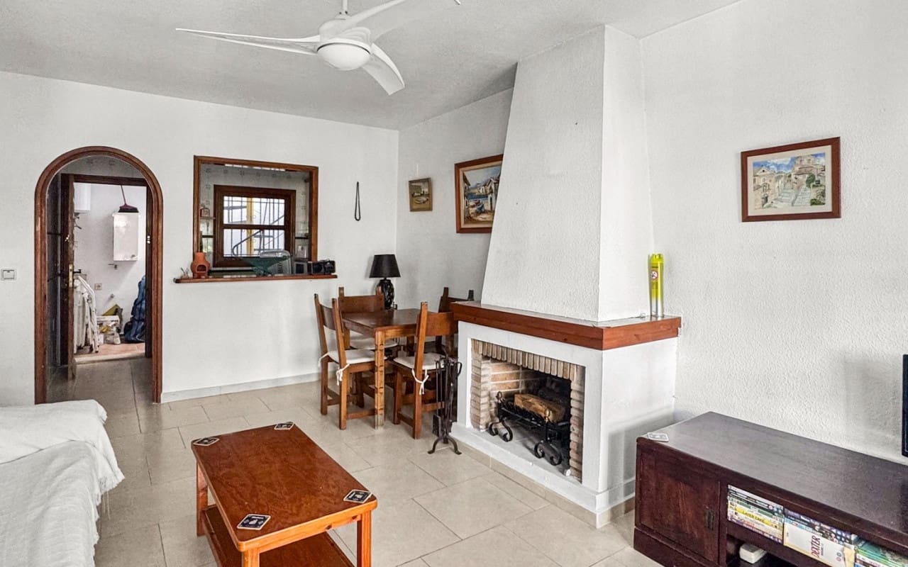 2 bedroom Townhouse for sale in Torrevieja with pool - € 160,000 (Ref: 9934463)