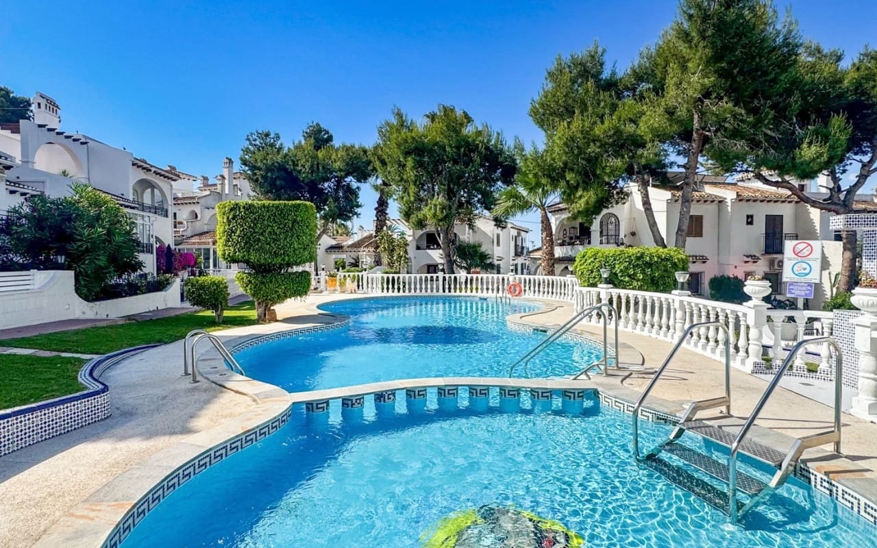 2 bedroom Townhouse for sale in Torrevieja with pool - € 160,000 (Ref: 9934463)