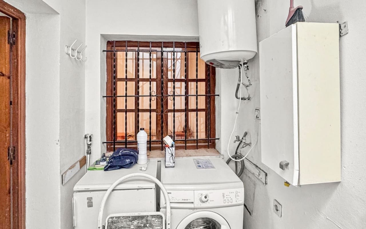 2 bedroom Townhouse for sale in Torrevieja with pool - € 160,000 (Ref: 9934463)