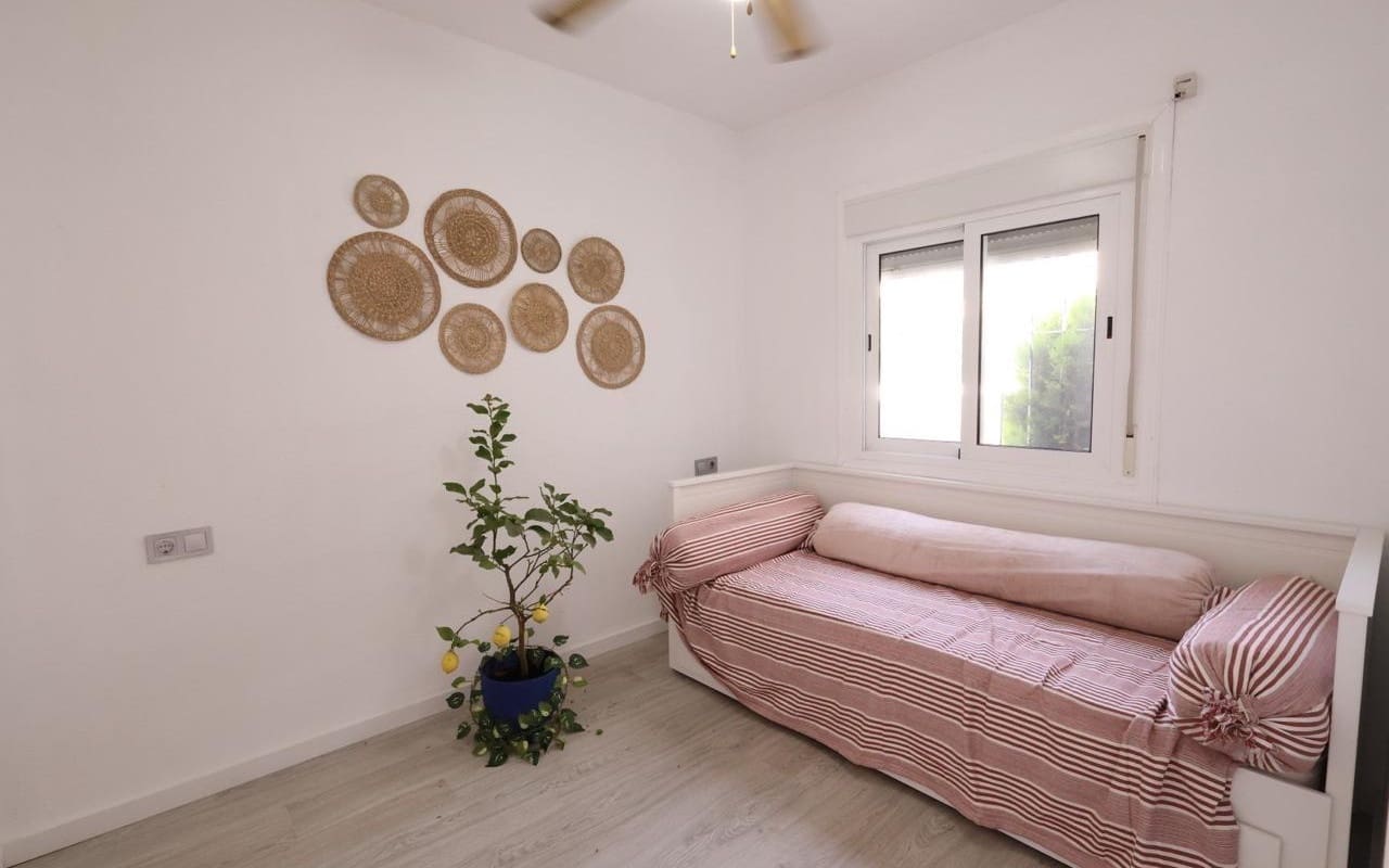 1 bedroom Townhouse for sale in Los Balcones with pool - € 125,000 (Ref: 9934465)