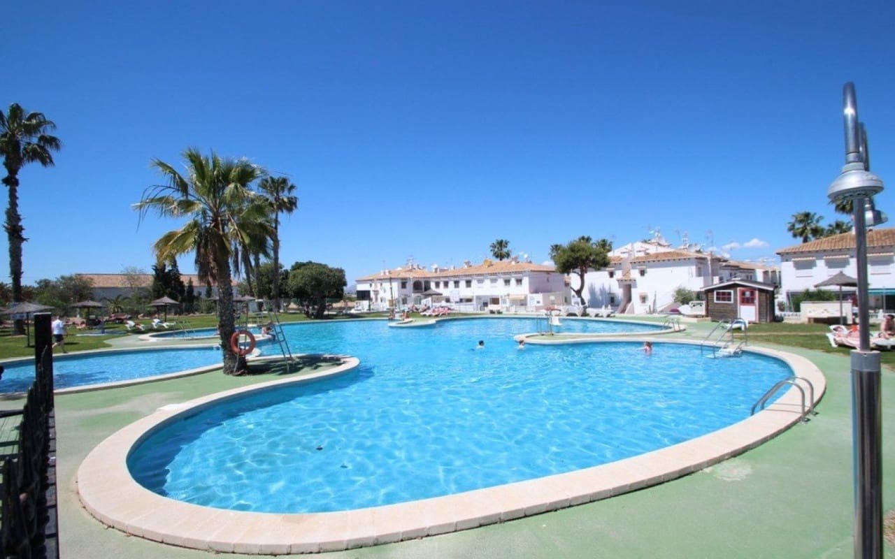 1 bedroom Townhouse for sale in Los Balcones with pool - € 125,000 (Ref: 9934465)