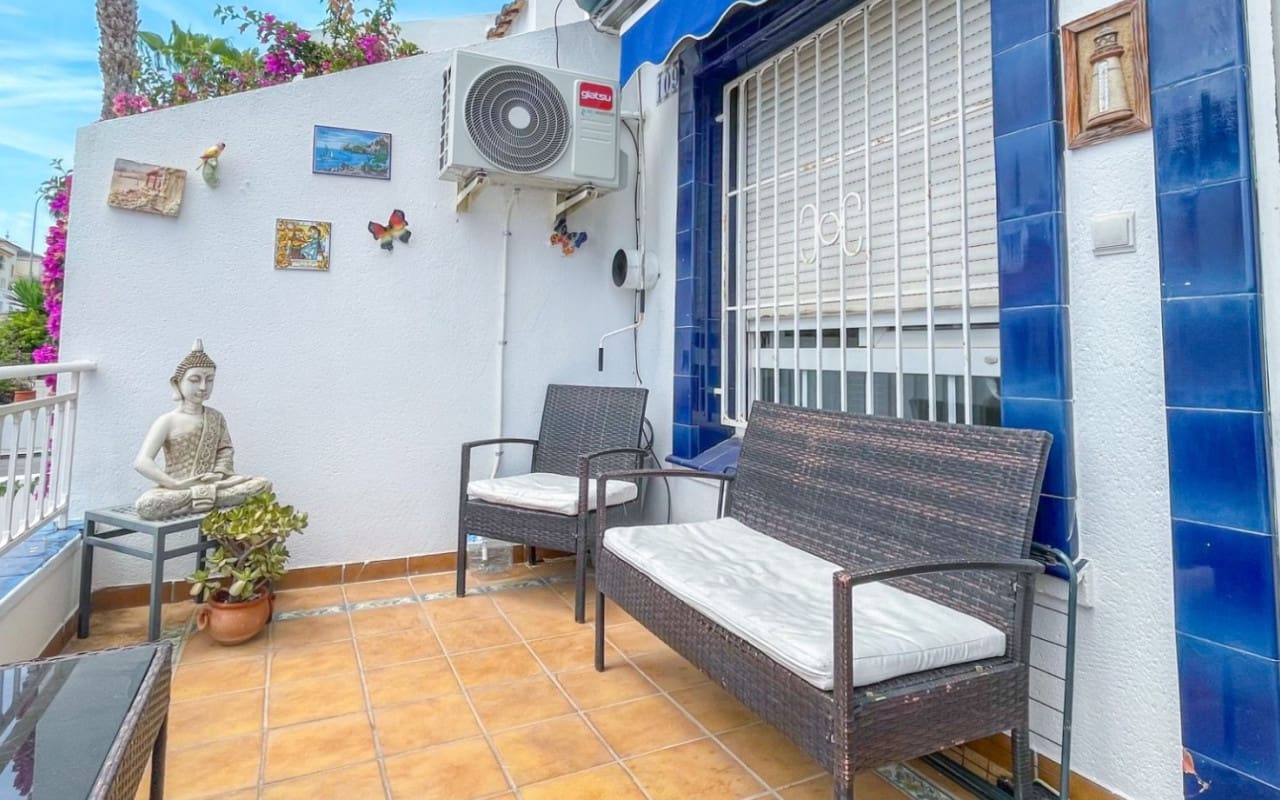 4 sypialnia Dom na sprzedaż w Orihuela Costa z basenem - 295 000 € (Ref: 9934466)