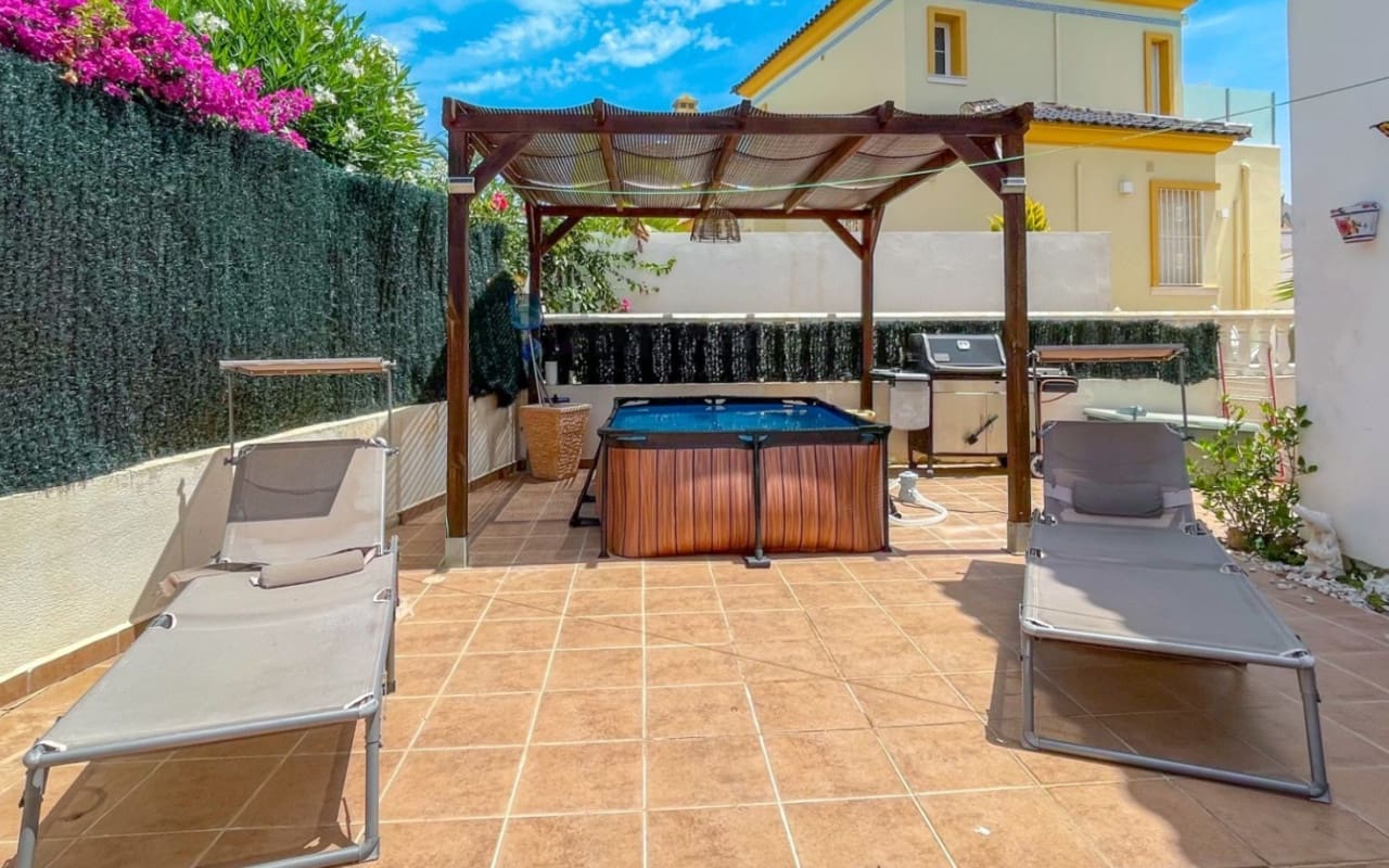 4 sypialnia Dom na sprzedaż w Orihuela Costa z basenem - 295 000 € (Ref: 9934466)