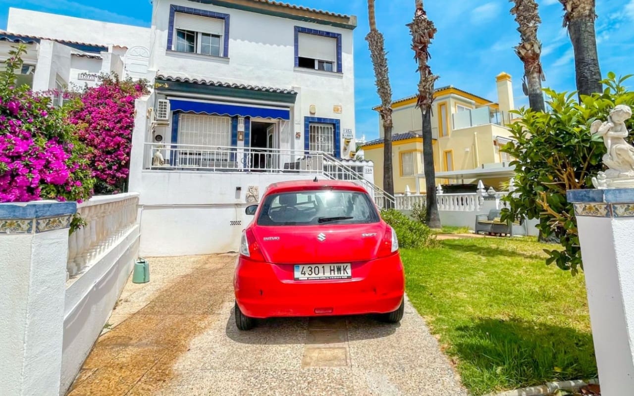 4 sypialnia Dom na sprzedaż w Orihuela Costa z basenem - 295 000 € (Ref: 9934466)