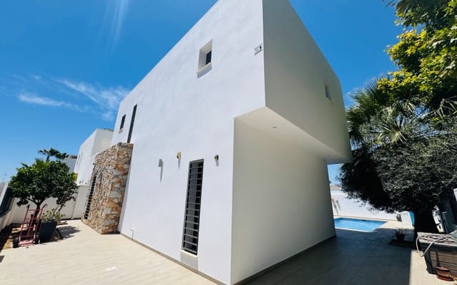 3 soverom Villa til salgs i Lo Pagan, San Pedro del Pinatar med svømmebasseng - € 550 000 (Ref: 9934467)