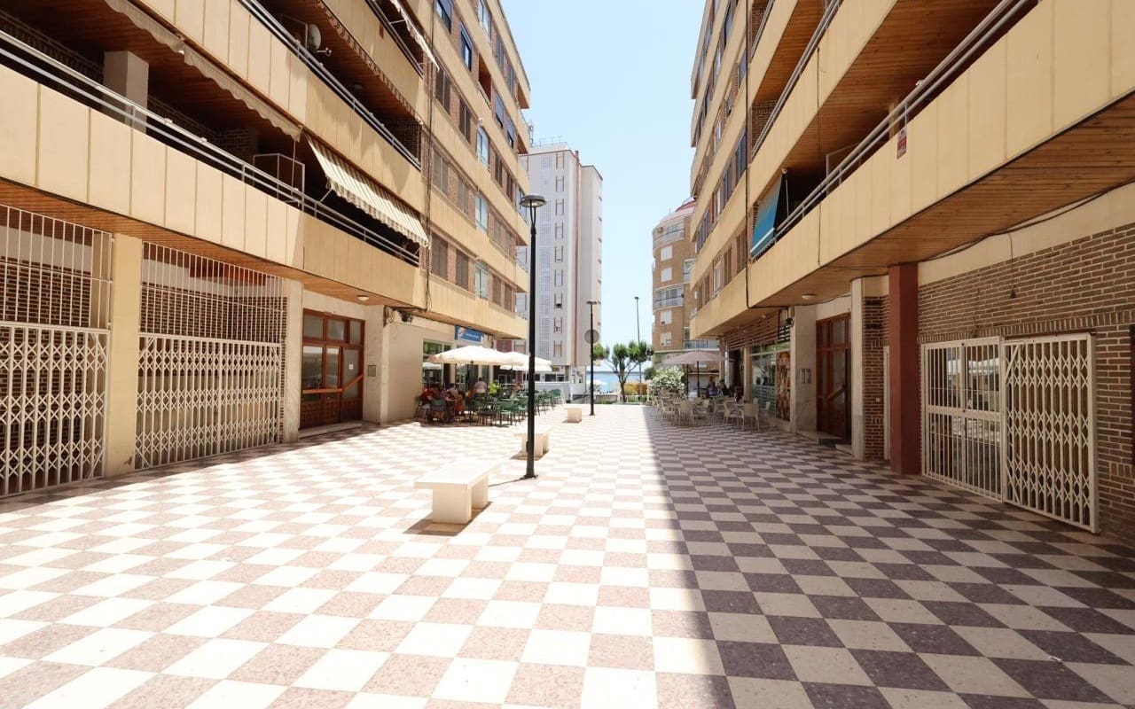3 sovrum Strandlägenhet till salu i Torrevieja - 230 000 € (Ref: 9934473)