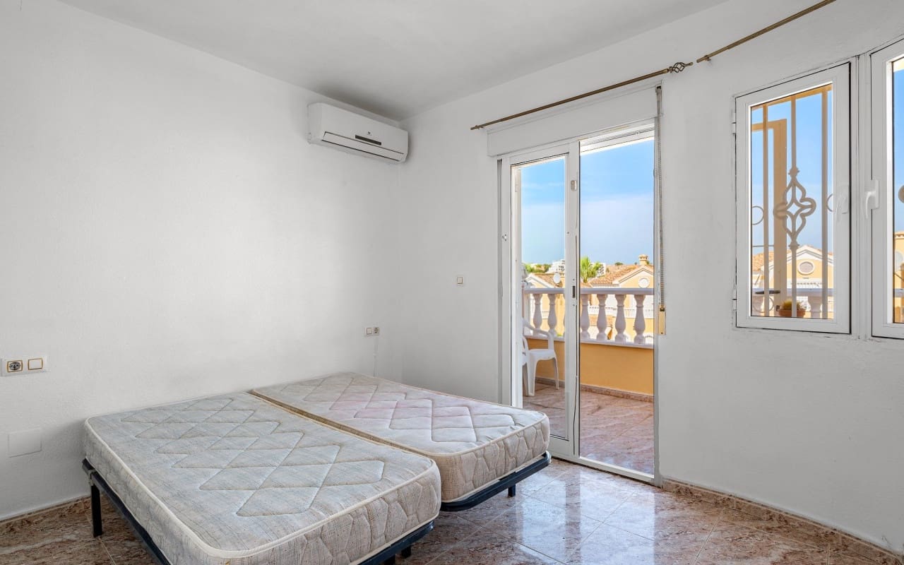 3 bedroom Townhouse for sale in Filipinas with pool - € 189,000 (Ref: 9934474)