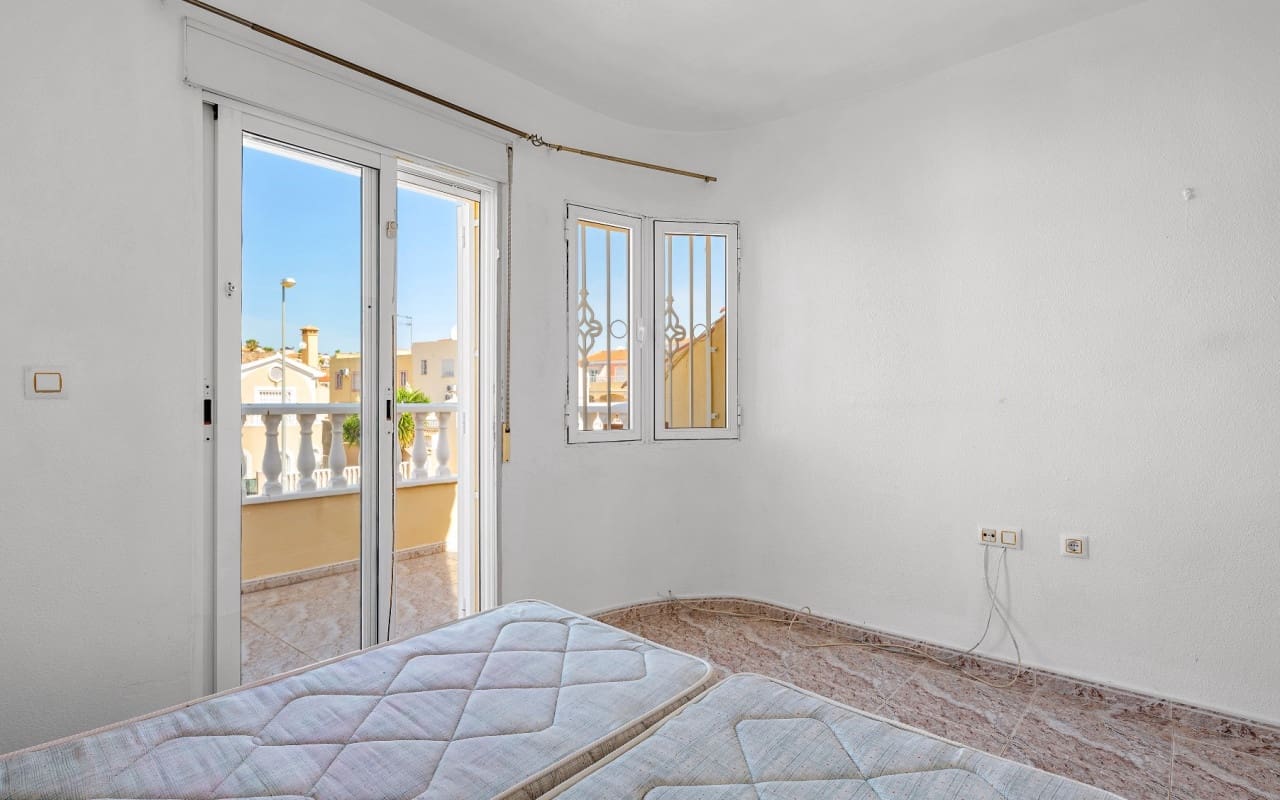 3 bedroom Townhouse for sale in Filipinas with pool - € 189,000 (Ref: 9934474)